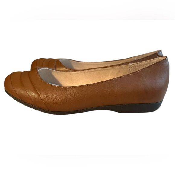Cliffs by White Mountain Women's Clara Ballet Flats. Cognac Brown Size 8 Wide - Picture 4 of 8